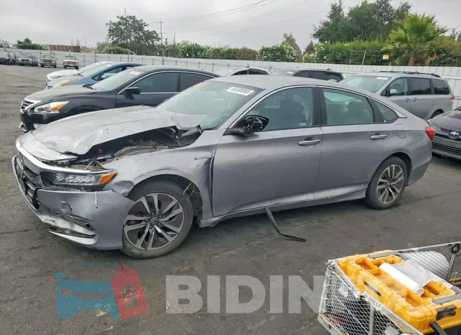1HGCV3F18KA017353 Photo# 1