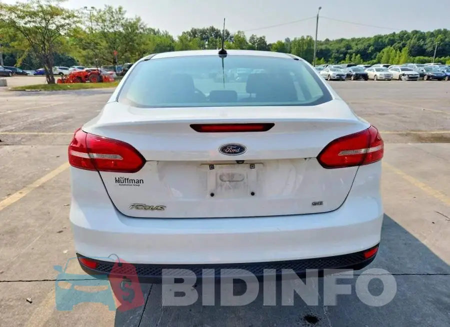 1FADP3F26JL286112 Photo# 6