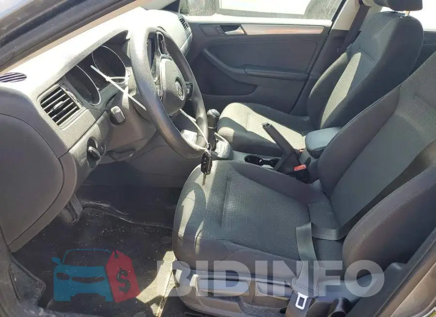 3VW167AJ2HM201696 Photo# 7