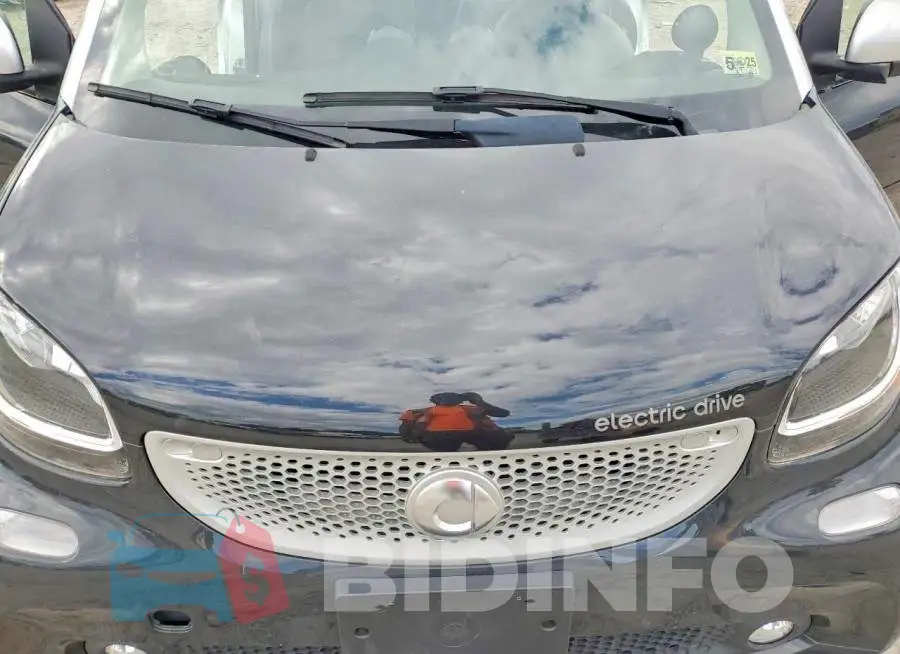 WMEFJ9BA4HK235018 Photo# 11