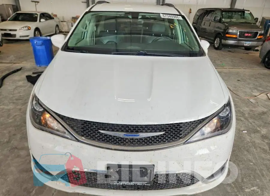 2C4RC1BG7JR278917 Photo# 5