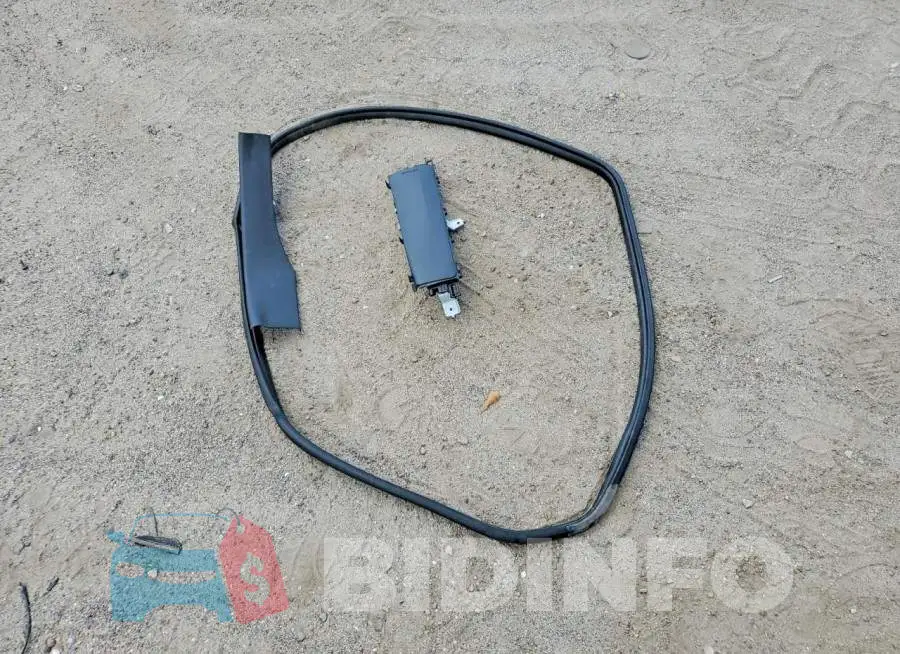 JTDBCMFE4T3113544 Photo# 12