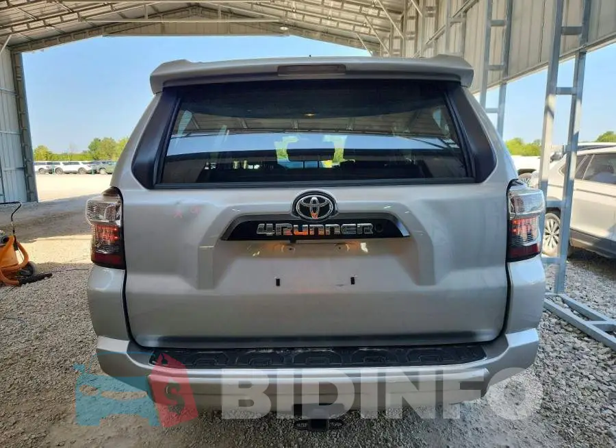 JTEBU5JR6L5824935 Photo# 6