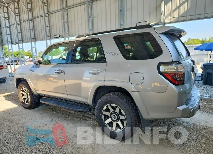 JTEBU5JR6L5824935 Photo# 2
