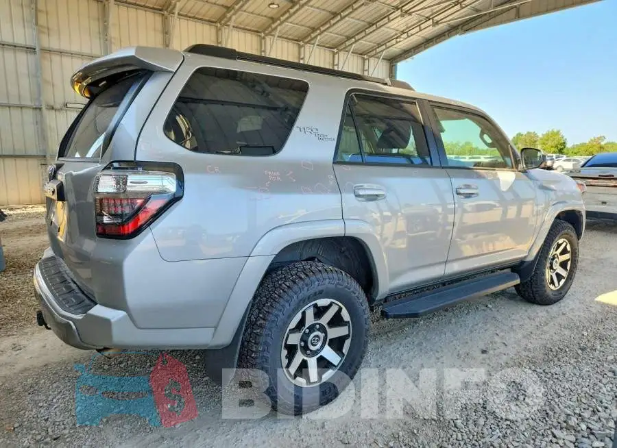JTEBU5JR6L5824935 Photo# 3