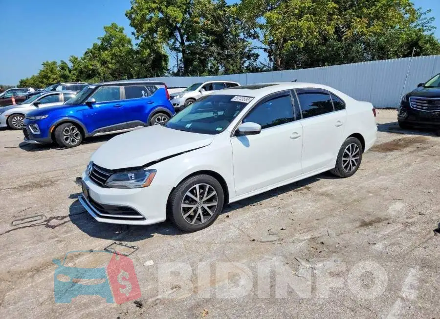 3VWDB7AJ1HM318887 Photo# 1