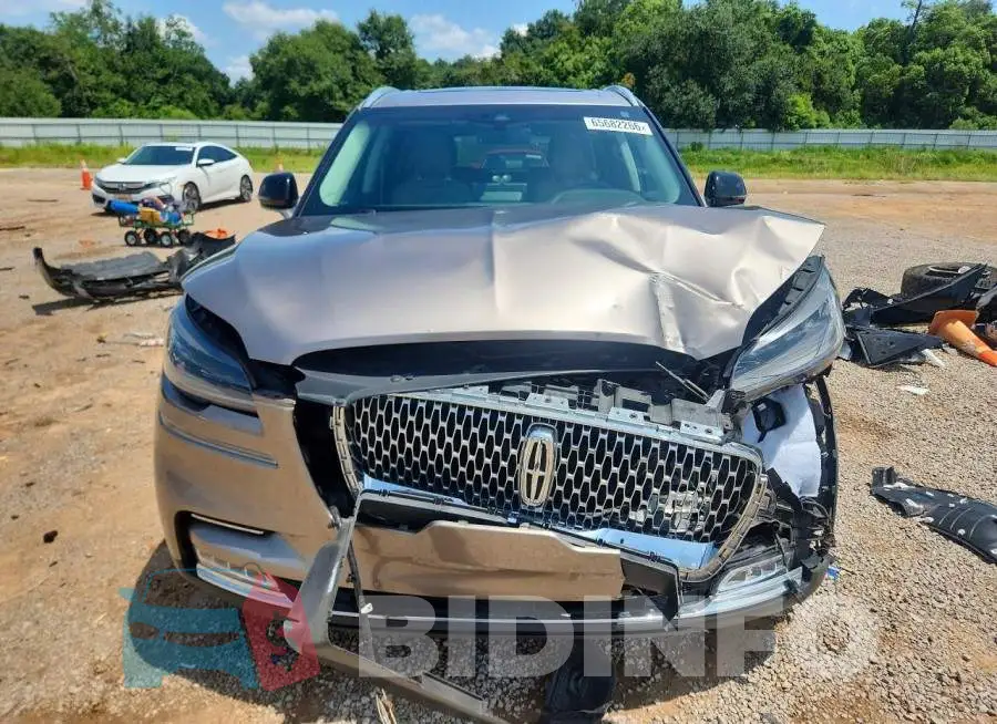 5LM5J7XC7LGL29455 Photo# 5