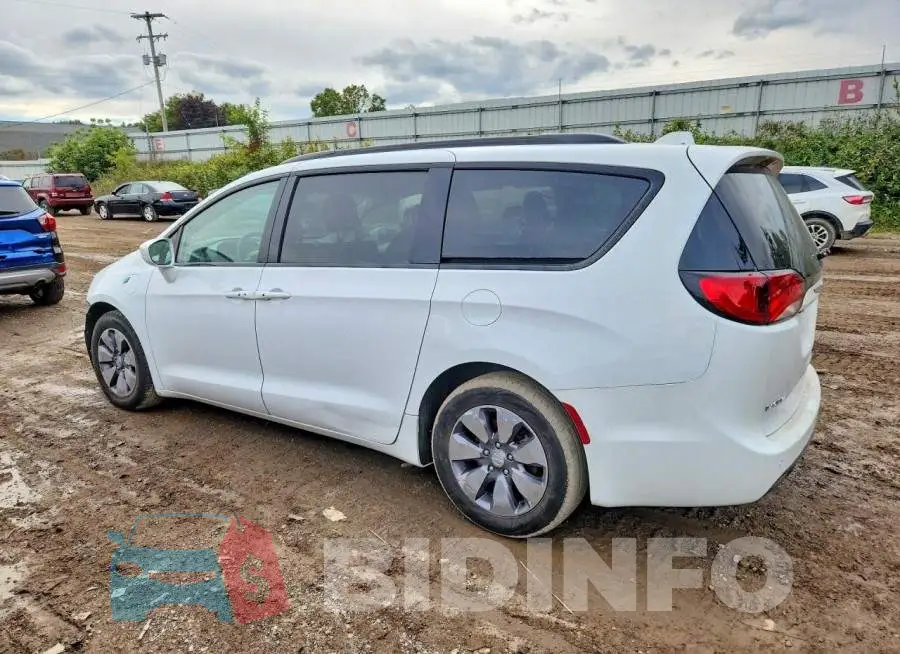 2C4RC1H72JR356317 Photo# 2