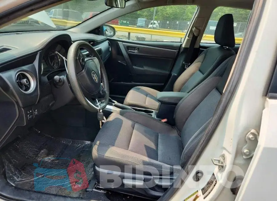 2T1BURHE4KC215231 Photo# 7