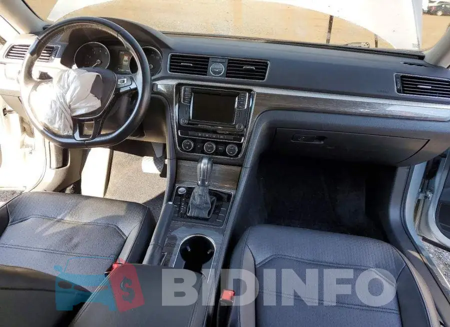 1VWGT7A34HC076142 Photo# 8