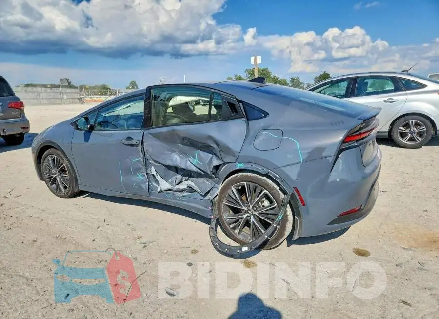 19XFC2F71HE037398 Photo# 2