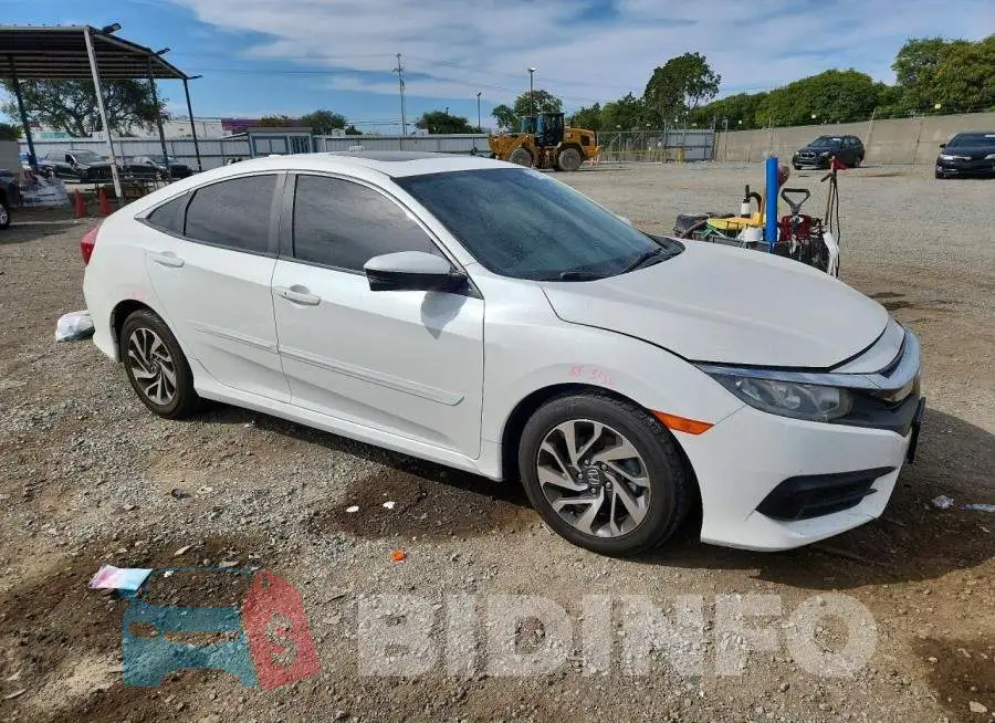 19XFC2F73JE206438 Photo# 4