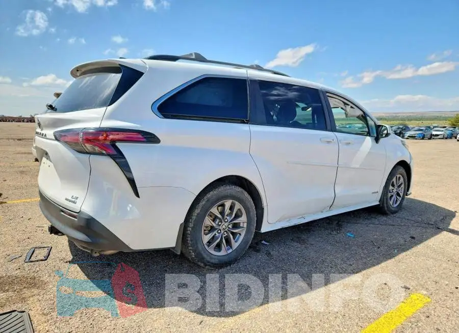 5TDKSKFC1MS032104 Photo# 3
