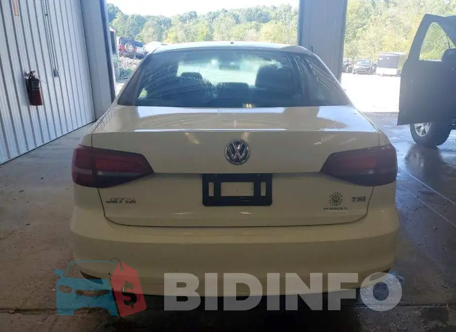 3VW2B7AJ4JM230901 Photo# 6