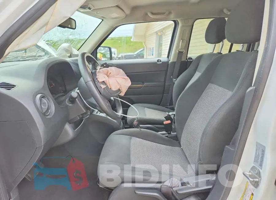 1C4NJRFB6HD124844 Photo# 7