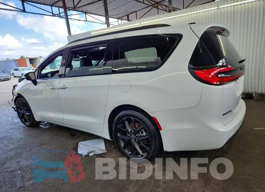 2C4RC1GG8SR539577 Photo# 2