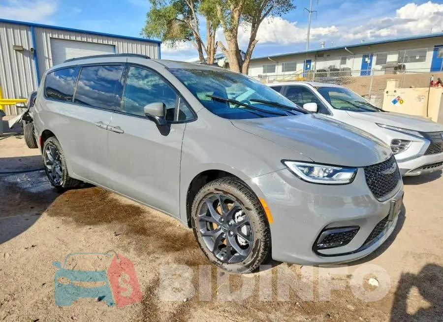 2C4RC3BG8PR528122 Photo# 4