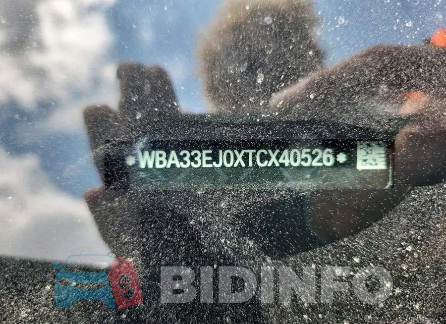 WBA33EJ0XTCX40526 Photo# 12