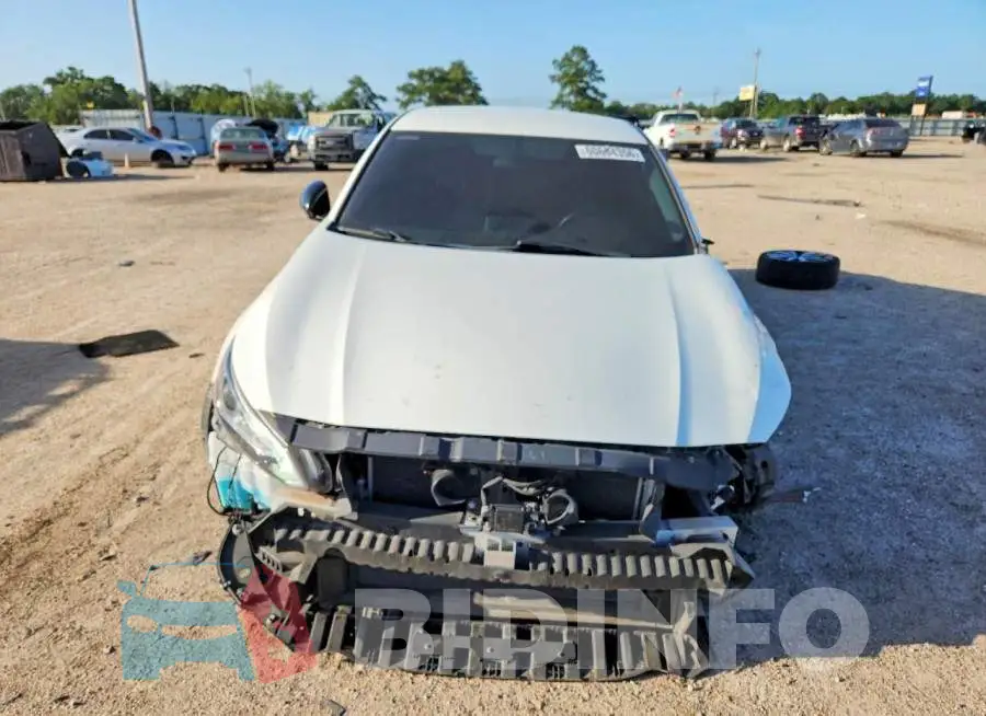 1N4BL4CV5KC250422 Photo# 5
