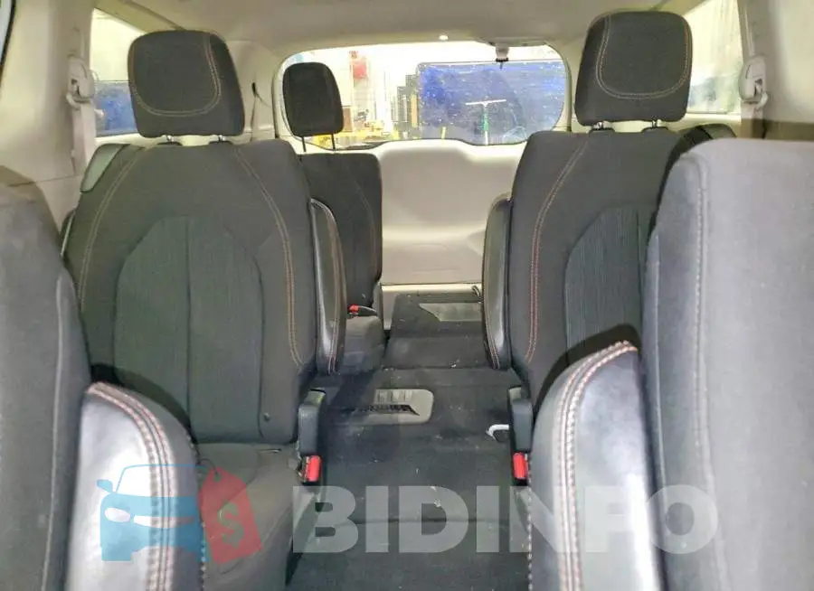 2C4RC1FG1JR183120 Photo# 10