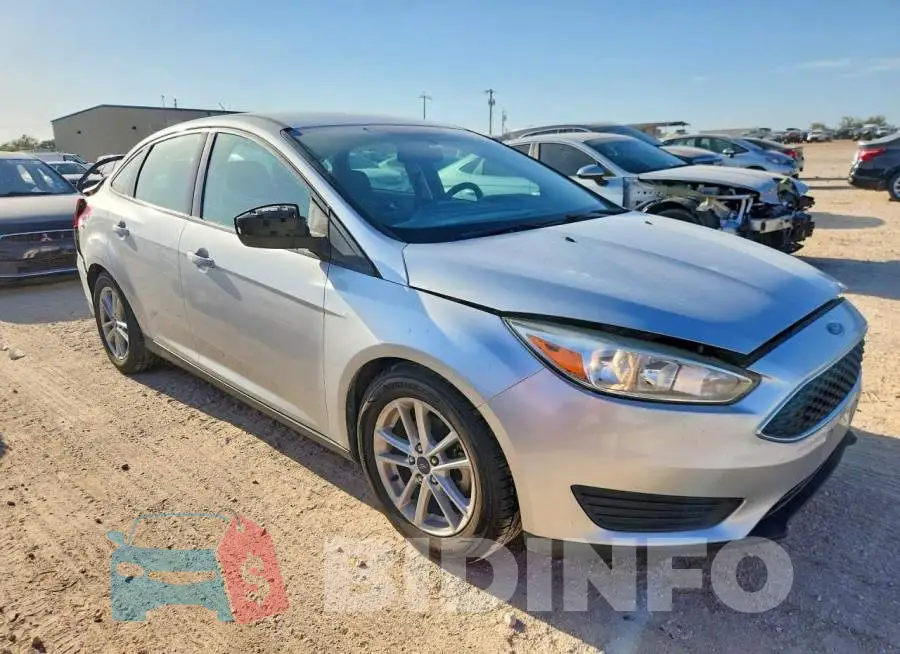 1FADP3F26JL240232 Photo# 4