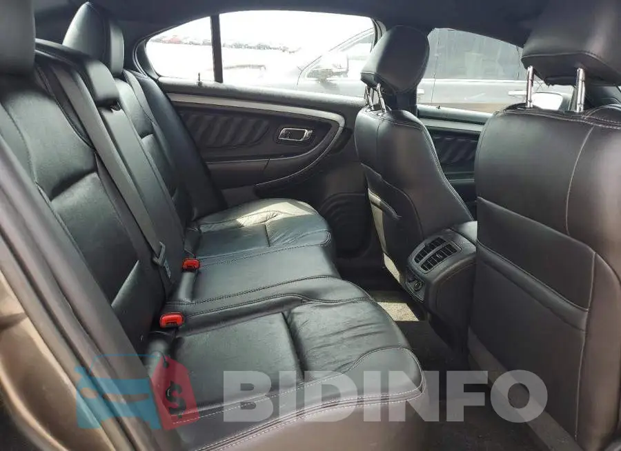 1FAHP2H82JG110776 Photo# 10