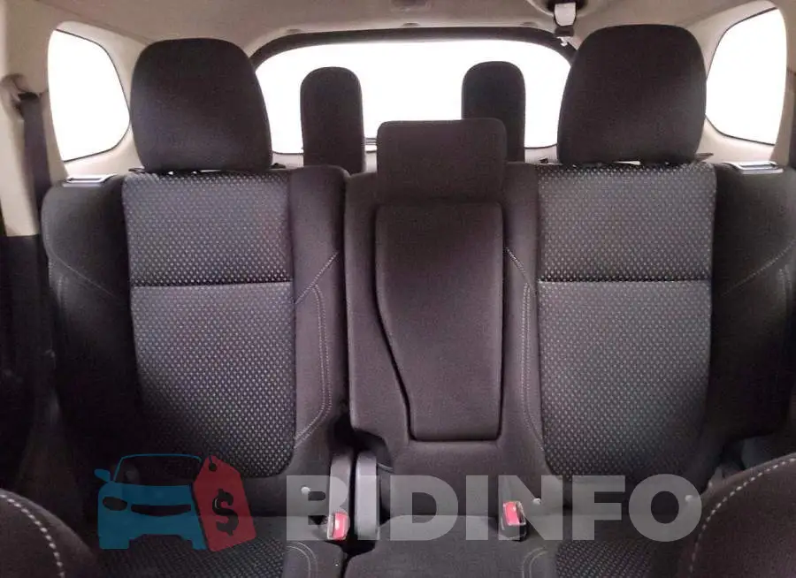 JA4AD2A36LZ018865 Photo# 10