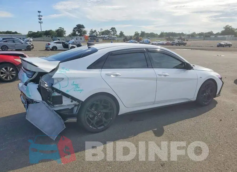 KMHLR4DF1SU893621 Photo# 3