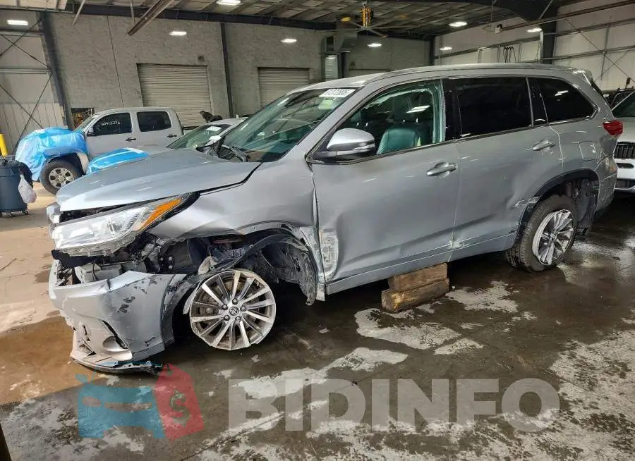 5TDJZRFH8JS815749 Photo# 1