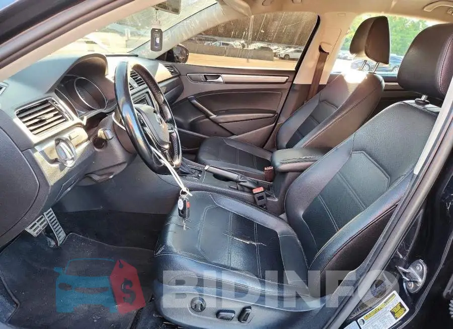 1VWDT7A38HC069648 Photo# 7