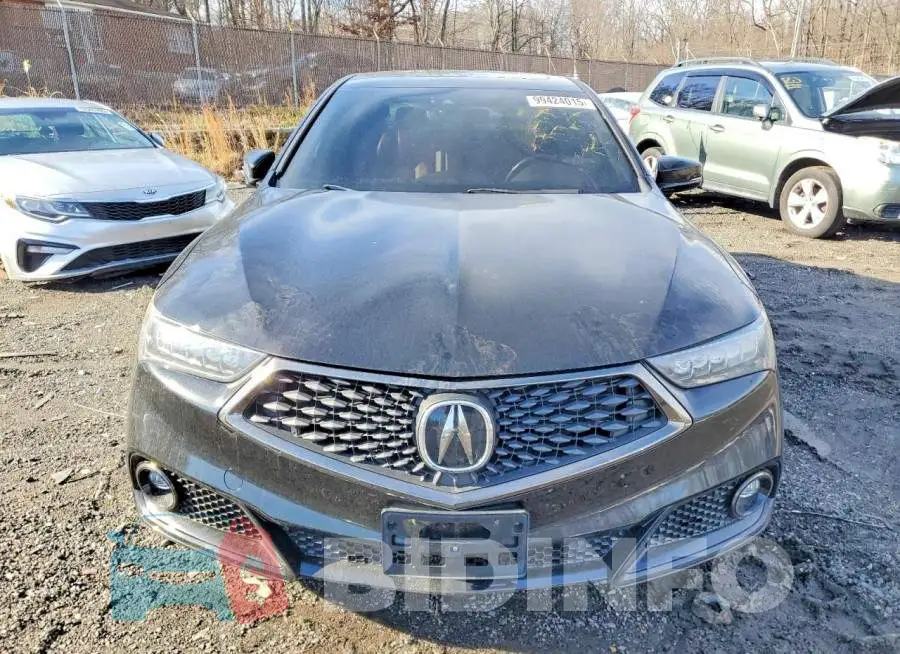 19UUB3F63JA002184 Photo# 5