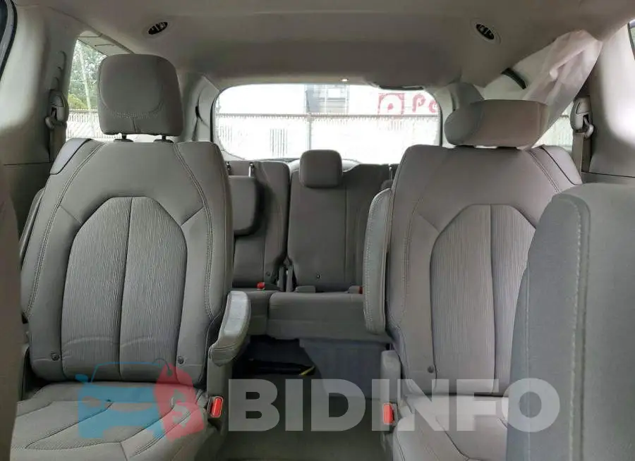 2C4RC1CGXJR257476 Photo# 10
