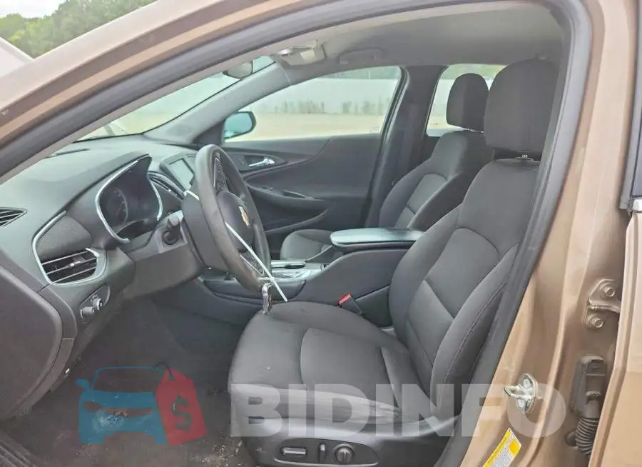 1G1ZD5ST3JF125971 Photo# 7