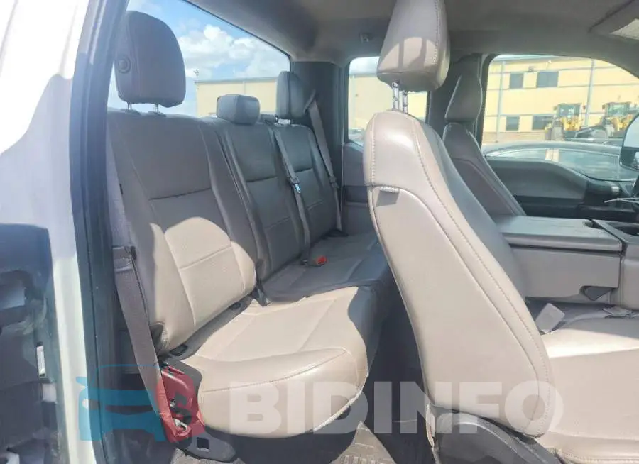 1FT7X2B61JEC66672 Photo# 10