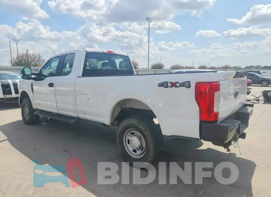 1FT7X2B61JEC66672 Photo# 2