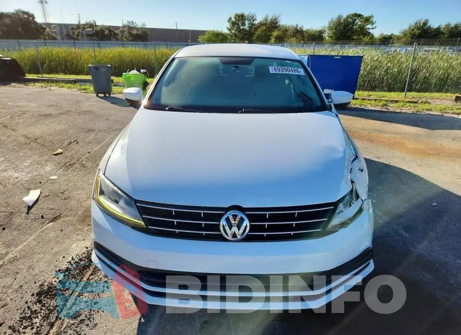 3VW2B7AJ2JM261242 Photo# 5