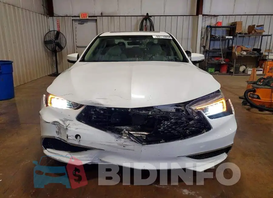 19UUB1F30JA011645 Photo# 5