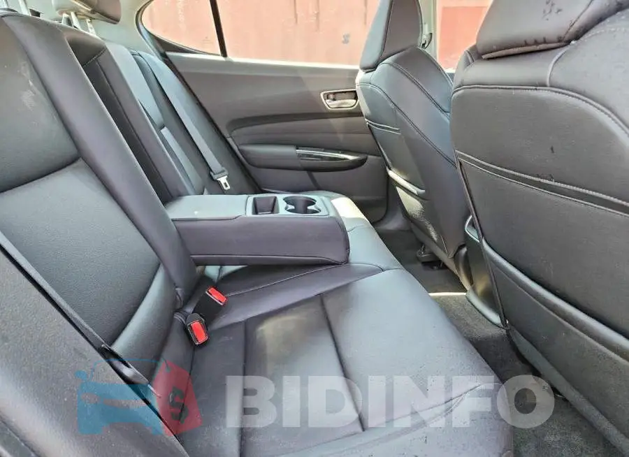 19UUB2F31KA003951 Photo# 10