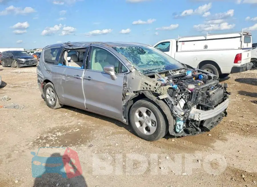 2C4RC1H79JR332967 Photo# 4