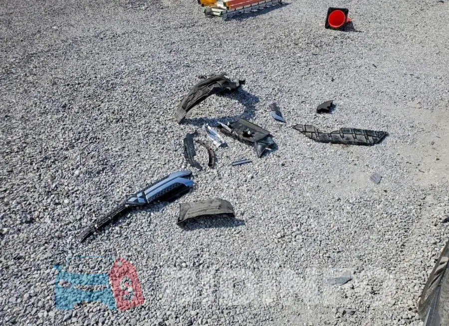 JA4AD3A35KZ012477 Photo# 13