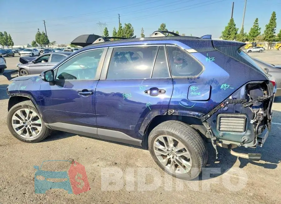 2T3C1RFV8NW235816 Photo# 2