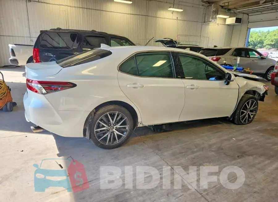 4T1F11BK8RU131044 Photo# 3