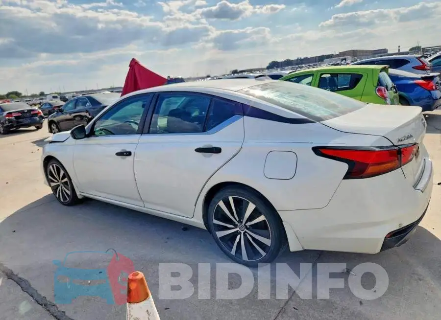 1N4BL4CV3LN312017 Photo# 2