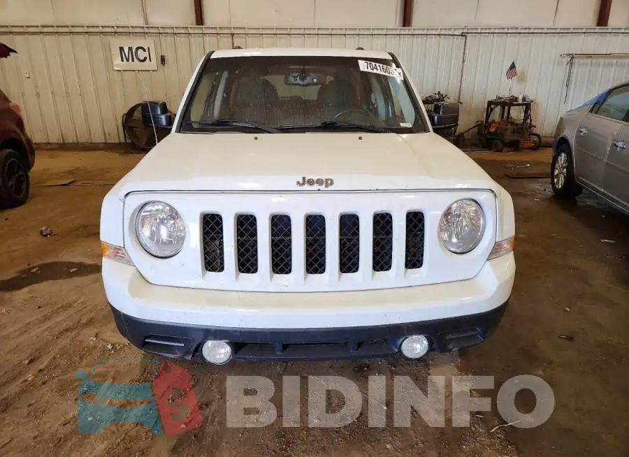 1C4NJRFB5HD174800 Photo# 5