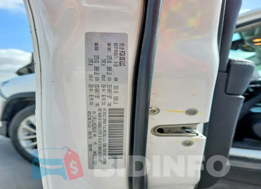1C4PJLLN2KD242143 Photo# 13