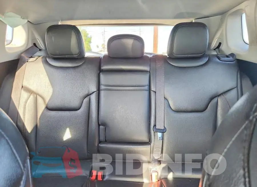 3C4NJDCB8LT128131 Photo# 10