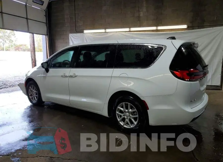 2C4RC1BG6TR272836 Photo# 2