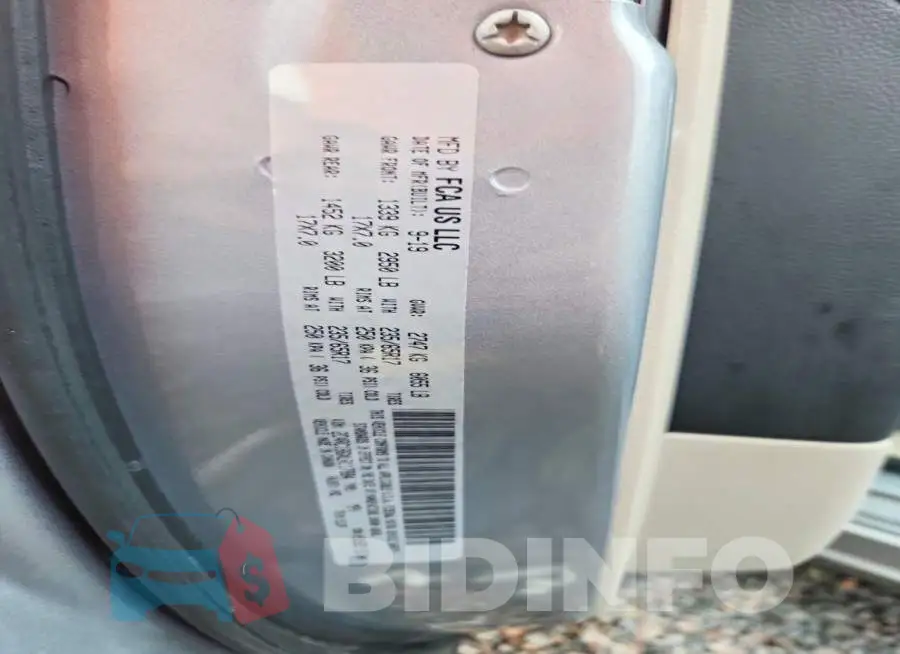 2C4RC1BGXLR117884 Photo# 13