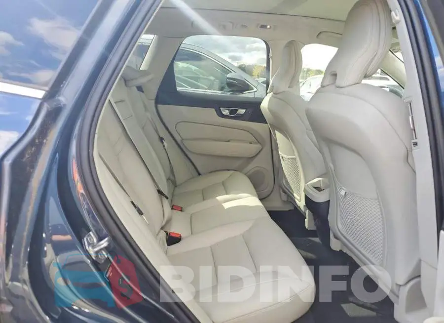 YV4102RK2M1815317 Photo# 10