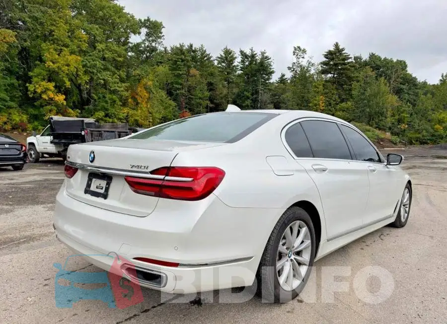 WBA7E4C57KGV70213 Photo# 4